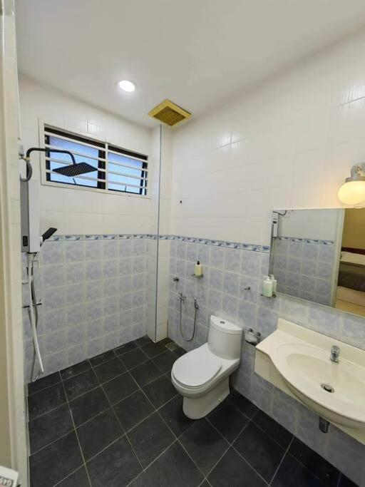 T House Nearby Kuantan East Coast Shopping Mall Ngoại thất bức ảnh